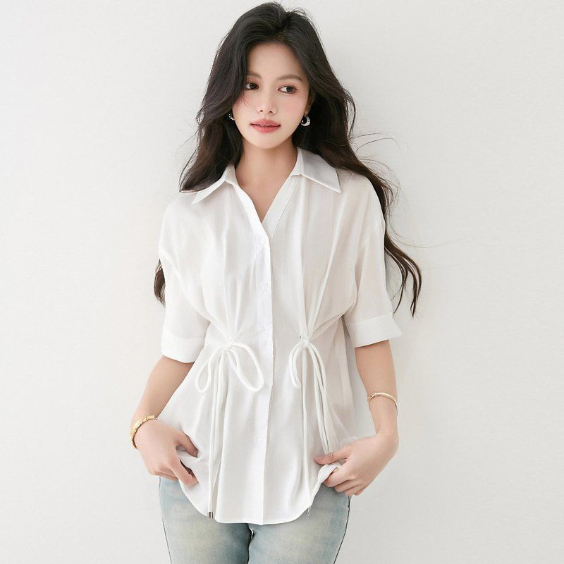 여성 여름 루즈핏 허리스트링 셔링 반팔 셔츠 카라넥 블라우스 단추 여밈 데일리룩 화이트 - 상품 이미지