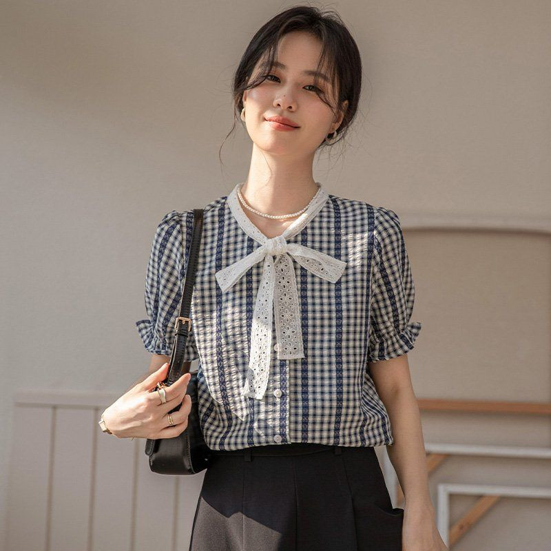 봄 여름 여성 약간루즈핏 체크 반팔 레이스카라 리본타이 셔링소매 블라우스 셔츠 - 상세 이미지 2