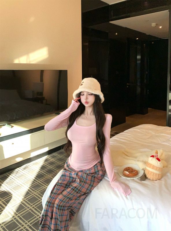 여성 캐주얼 밍크 퍼 루즈핏 배색 체크 밴딩 와이드 롱 팬츠 브이넥 가디건 나시 쓰리피스 코디 데일리 룩 - 상세 이미지 2
