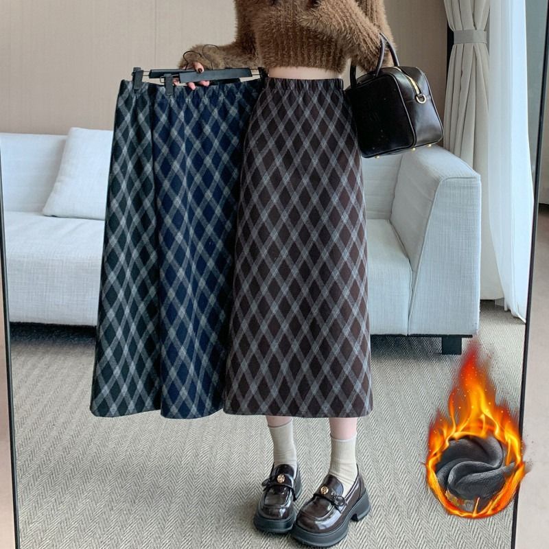 여성 데일리 세미A라인 모직 체크 밴딩 롱 스커트 하이웨스트 뒷트임 격자무늬 기모 안감 미디 치마 출근룩 하객룩 - 상세 이미지 3