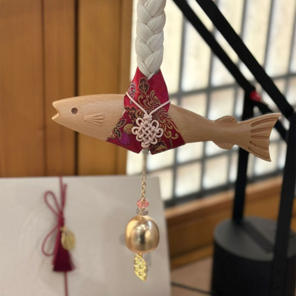 생각하는집 명태 액막이 북어 행운 개업 이사 외국인 선물 나무 자석 명주실 액맞이 빨강