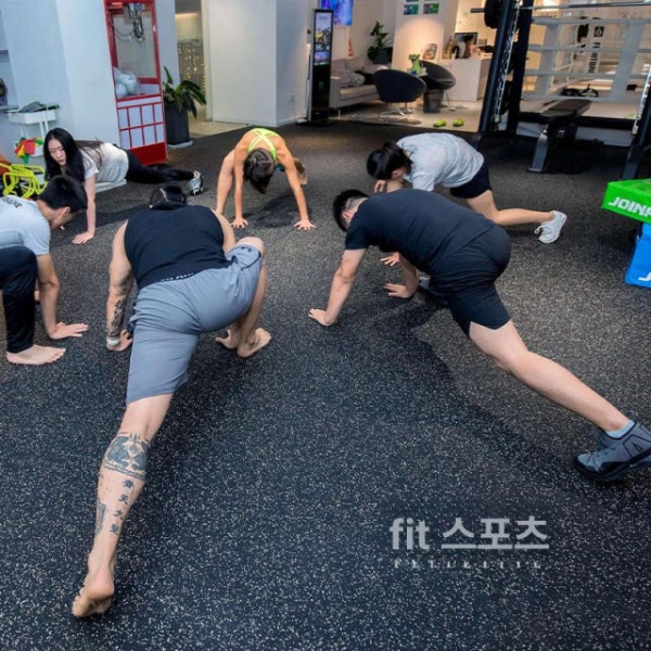 최강 내구성 체육관 고밀도 고무 롤 매트 80 EPDM 바닥매트 미끄럼방지 3mm 3mm 고무 롤 매트 - 상세 이미지 3