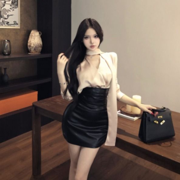 여성 고급스러운 루즈핏 아세테이트 브이넥 스카프 타이 블라우스 레더 가죽 미니 스커트 코디 - 상품 이미지