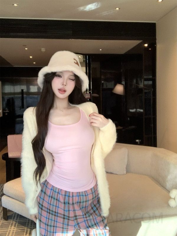 여성 캐주얼 밍크 퍼 루즈핏 배색 체크 밴딩 와이드 롱 팬츠 브이넥 가디건 나시 쓰리피스 코디 데일리 룩 - 상세 이미지 3
