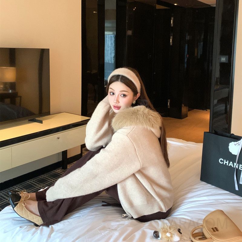 여성 럭셔리 무드 루즈핏 울 니트 후드 집업 퍼 트리밍 레이스 캡나시 와이드 트레이닝 팬츠 코디 - 상세 이미지 5