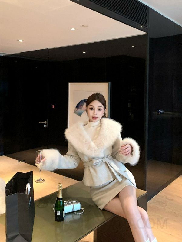여성 고급스러운 루즈핏 퍼카라 벨트 코디 쓰리피스 하객룩 오피스룩 자켓 스커트 티셔츠 - 상세 이미지 2