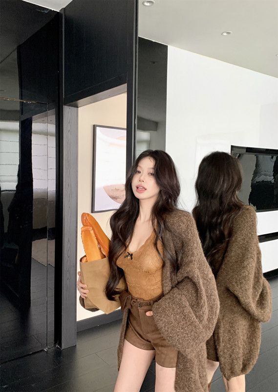 여성 빈티지 무드 루즈핏 레이스 가디건 슬리브리스 숏팬츠 쓰리피스 코디 - 상세 이미지 4