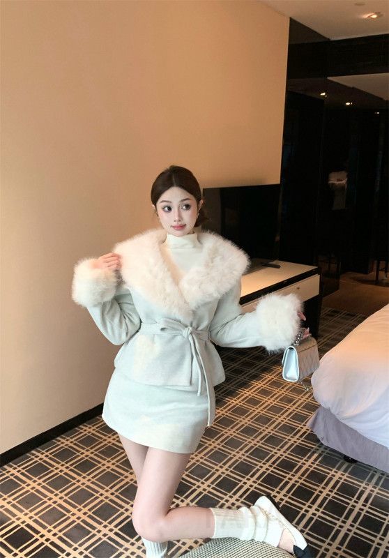 여성 고급스러운 루즈핏 퍼카라 벨트 코디 쓰리피스 하객룩 오피스룩 자켓 스커트 티셔츠 - 상세 이미지 4