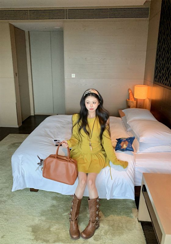 여성 데일리 캐주얼 모달 루즈핏 라운드넥 가디건 민소매 나시 미니스커트 코디 - 상세 이미지 4