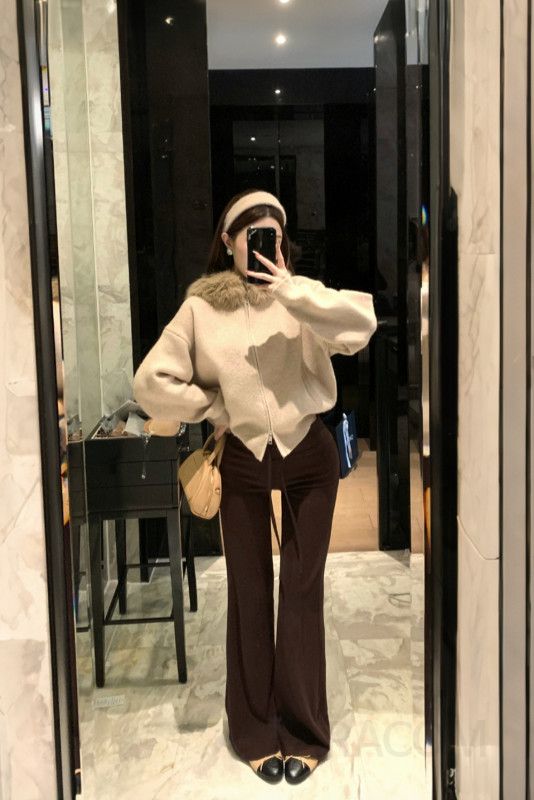 여성 럭셔리 무드 루즈핏 울 니트 후드 집업 퍼 트리밍 레이스 캡나시 와이드 트레이닝 팬츠 코디 이미지 6