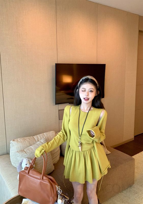 여성 데일리 캐주얼 모달 루즈핏 라운드넥 가디건 민소매 나시 미니스커트 코디 - 상세 이미지 3