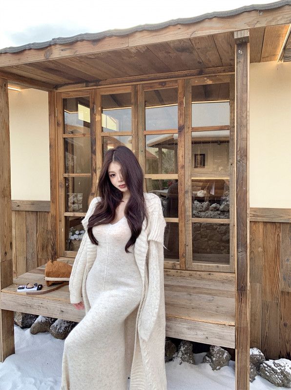 여성 루즈핏 울 브이넥 꽈배기 롱 가디건 민소매 니트 롱 원피스 코디 임산부 데일리룩 마실룩 포근한 겨울 - 상세 이미지 3