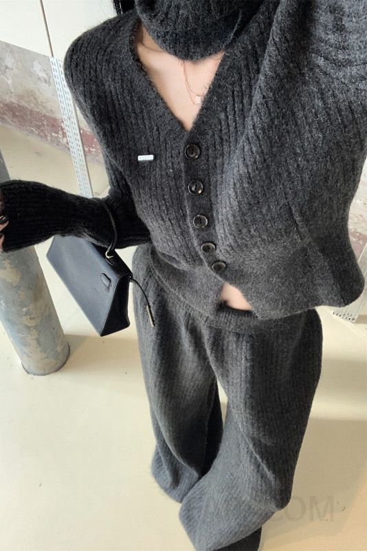 여성 캐주얼 슬림핏 울 브이넥 가디건 와이드 팬츠 넥워머 쓰리피스 코디 이미지 6