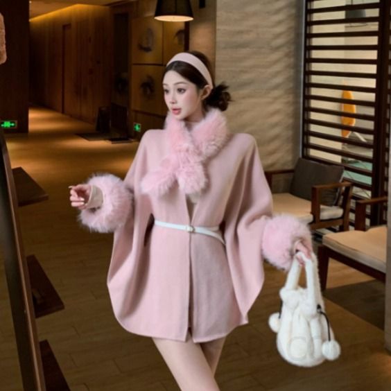 여성 페미닌 우아한 무드 트위드 퍼카라 벨트 코디 루즈핏 중기장 케이프 코트 하객룩 오피스룩 연말룩 데일리 - 상품 이미지