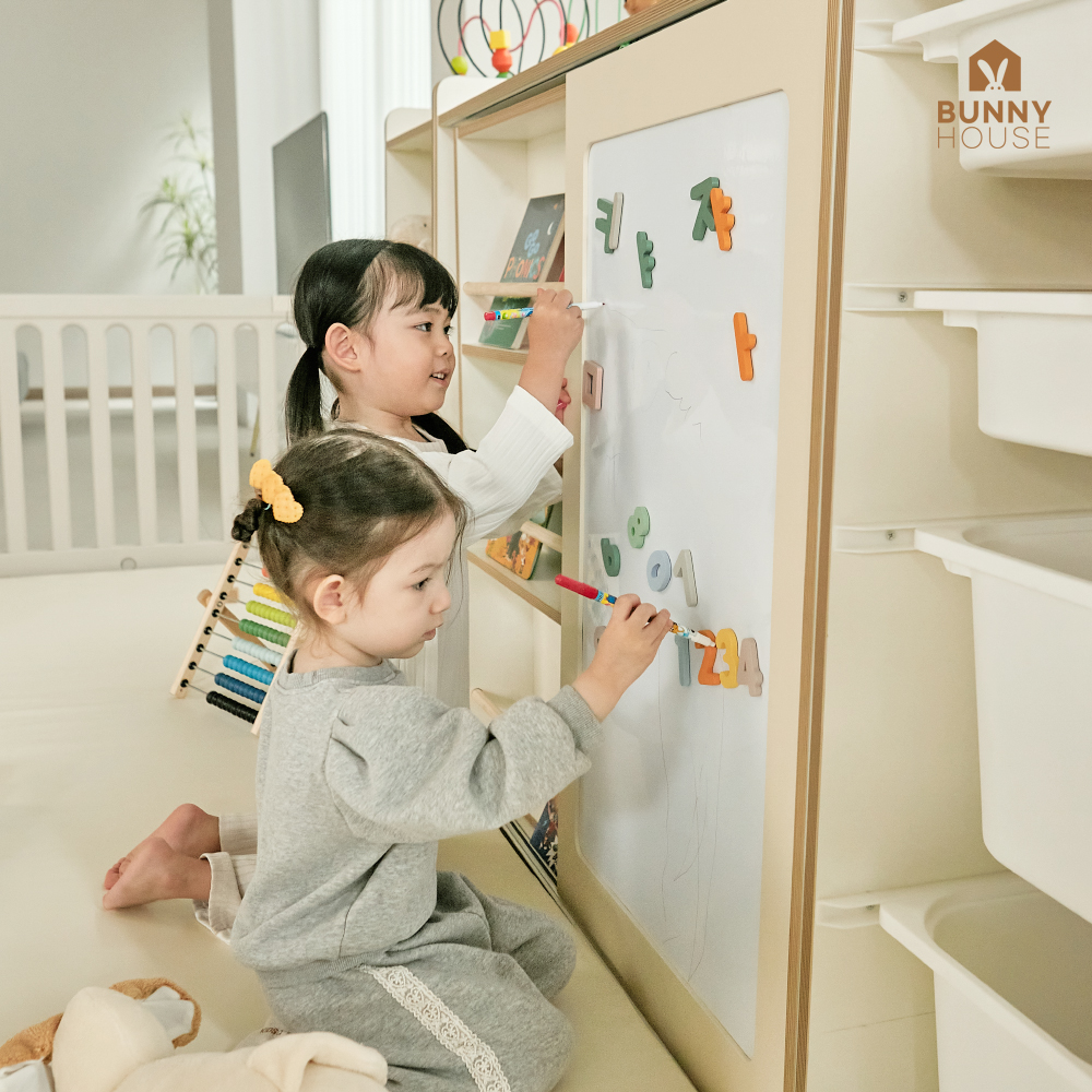 [희망일배송] 바니하우스 루미 유아 전면 책장 아기 교구장 낮은 수납장 슬라이딩 책장 1200x450x1050mm, 3단, 밀크화이트 이미지 8