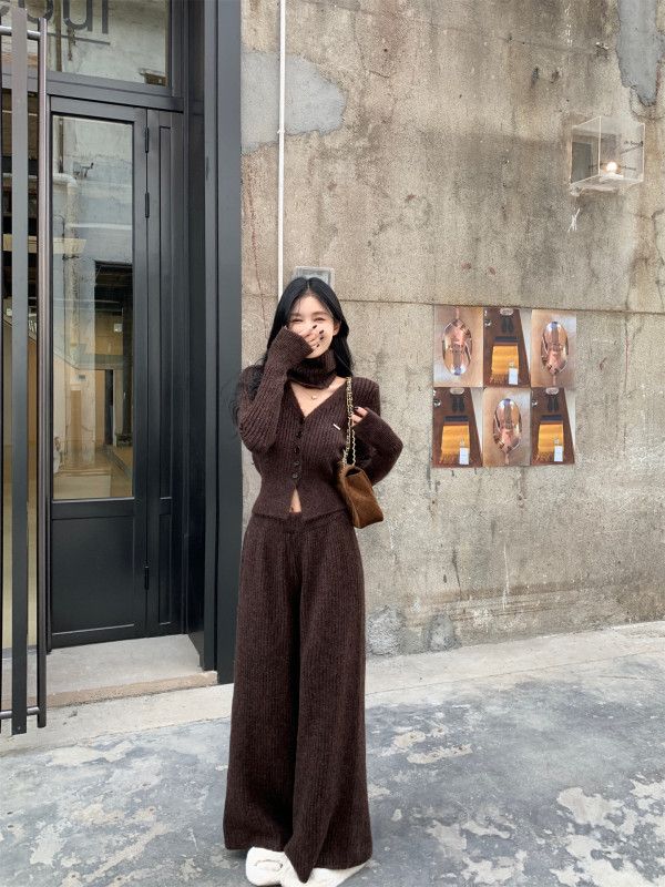 여성 캐주얼 슬림핏 울 브이넥 가디건 와이드 팬츠 넥워머 쓰리피스 코디 - 상세 이미지 4