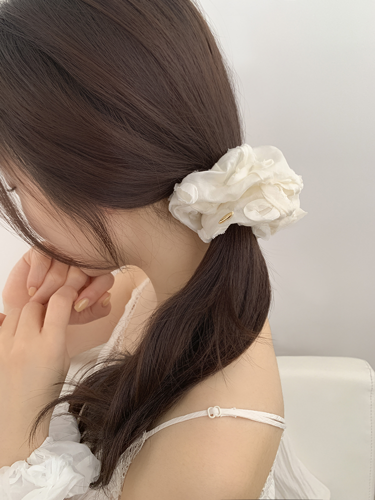 [자체제작/국내생산] 프레쉬 플라워 스크런치 M - 자카드 꽃 풍성 빅사이즈 곱창밴드 - 상품 이미지