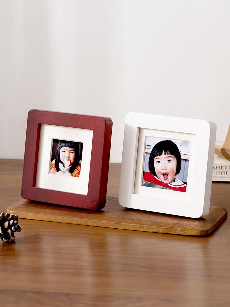 베스트 원목 2인치 퓨어화이트 정사각 사진액자 미니 브라운레드 사각 액자 10.2x10.2cm + 무료 사진 - 상품 이미지
