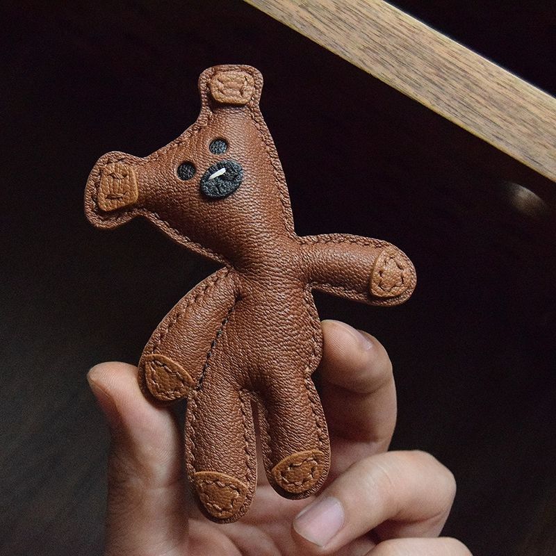 카멜 브라운 고급 선물 곰돌이 곰인형 키홀더 가죽 키링 골든브라운 가죽 스트랩 - 상품 이미지