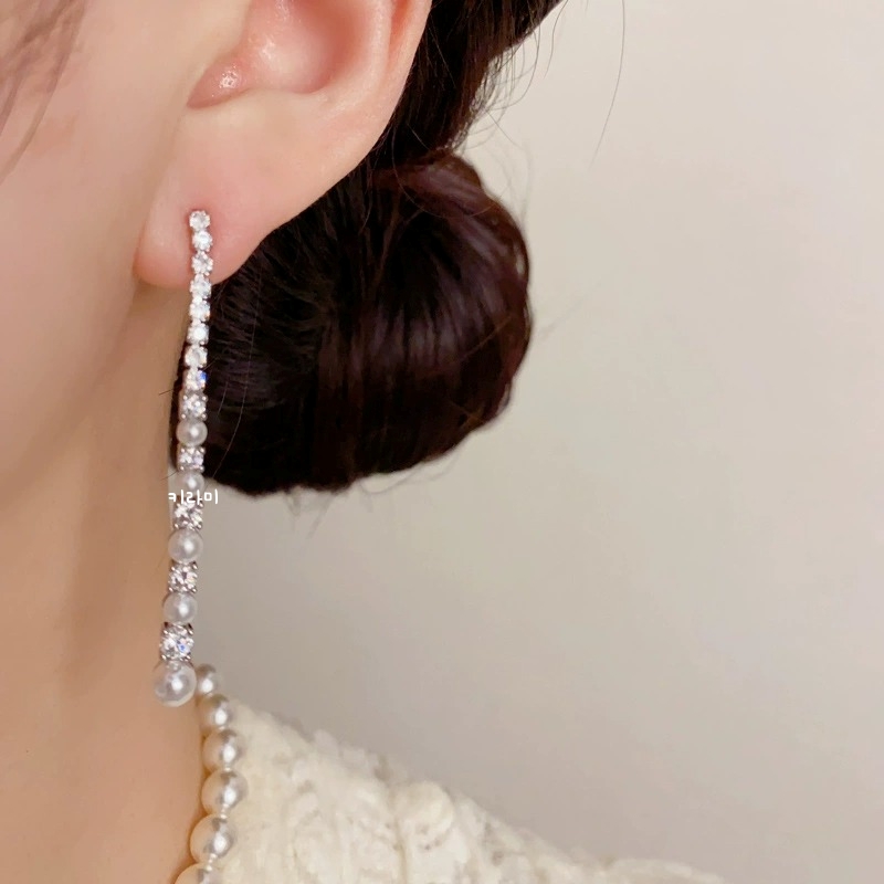 청순한 14k골드 화이트 큐빅 믹스 진주 롱 드롭 귀걸이 - 상세 이미지 4
