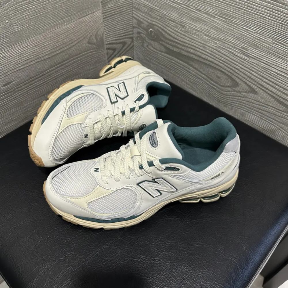 뉴발란스 2002R 운동화 스니커즈 데일리 화이트 M2002RGS - 상품 이미지