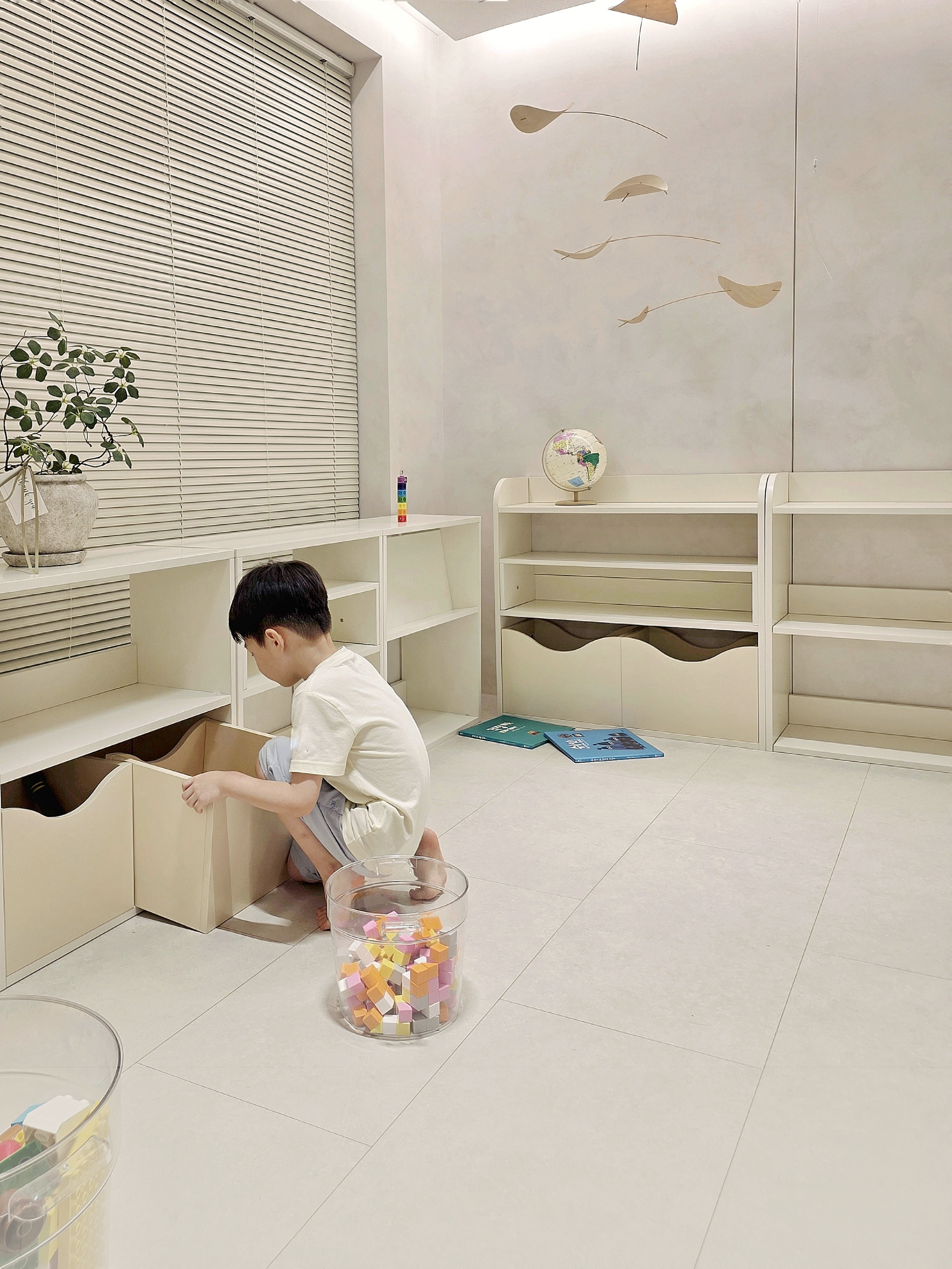 재니쓰홈올인원 책장 전면책장 교구장 3단 화이트 낮은 몬테소리 어린이집 아기 유아 장난감