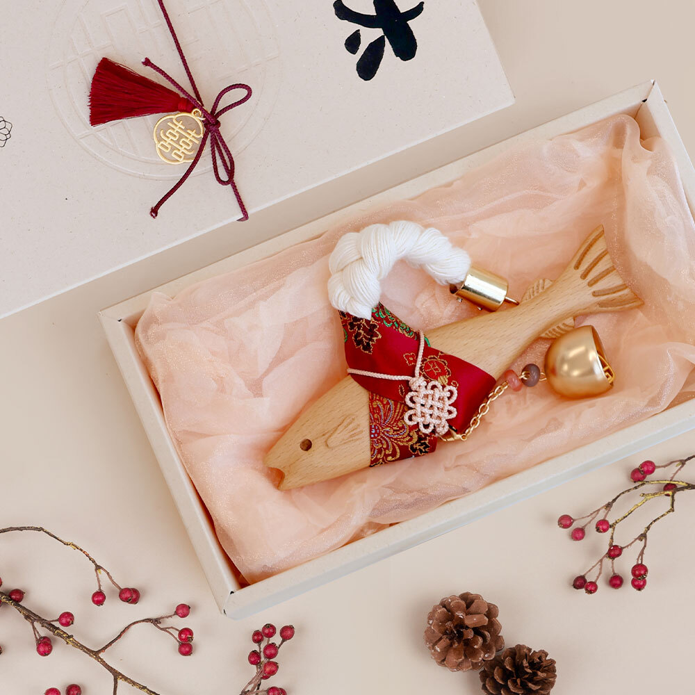 생각하는집 명태 액막이 북어 행운 개업 이사 외국인 선물 나무 자석 명주실 액맞이 빨강