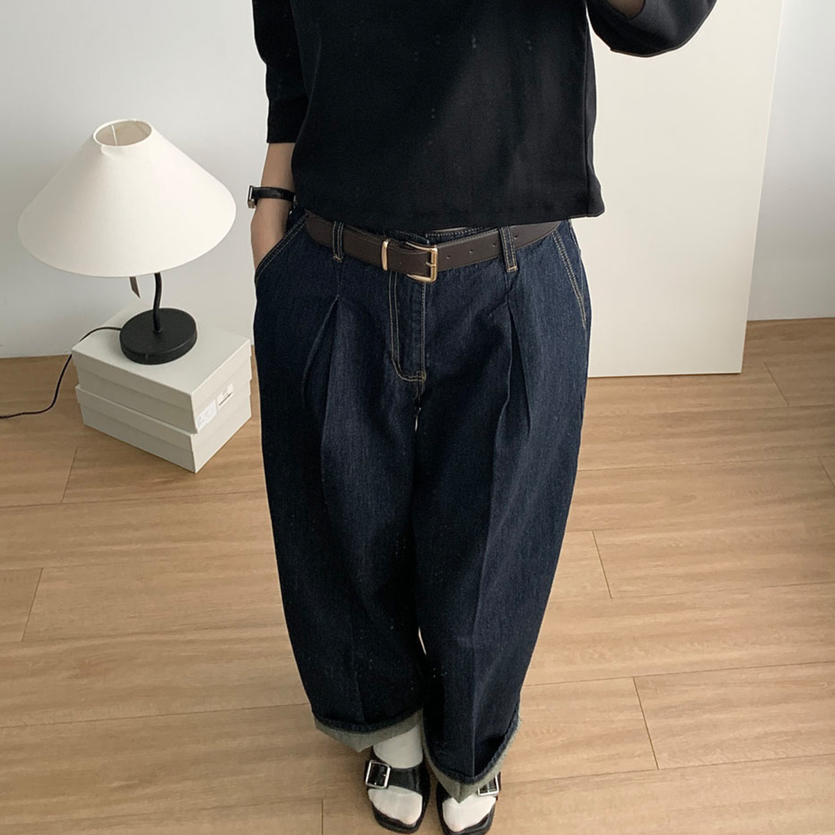 [당일발송] 바스켓 인디고 데님 핀턱 와이드 커브드 벌룬 팬츠 루즈핏 롱 청바지 (진청) - 상품 이미지