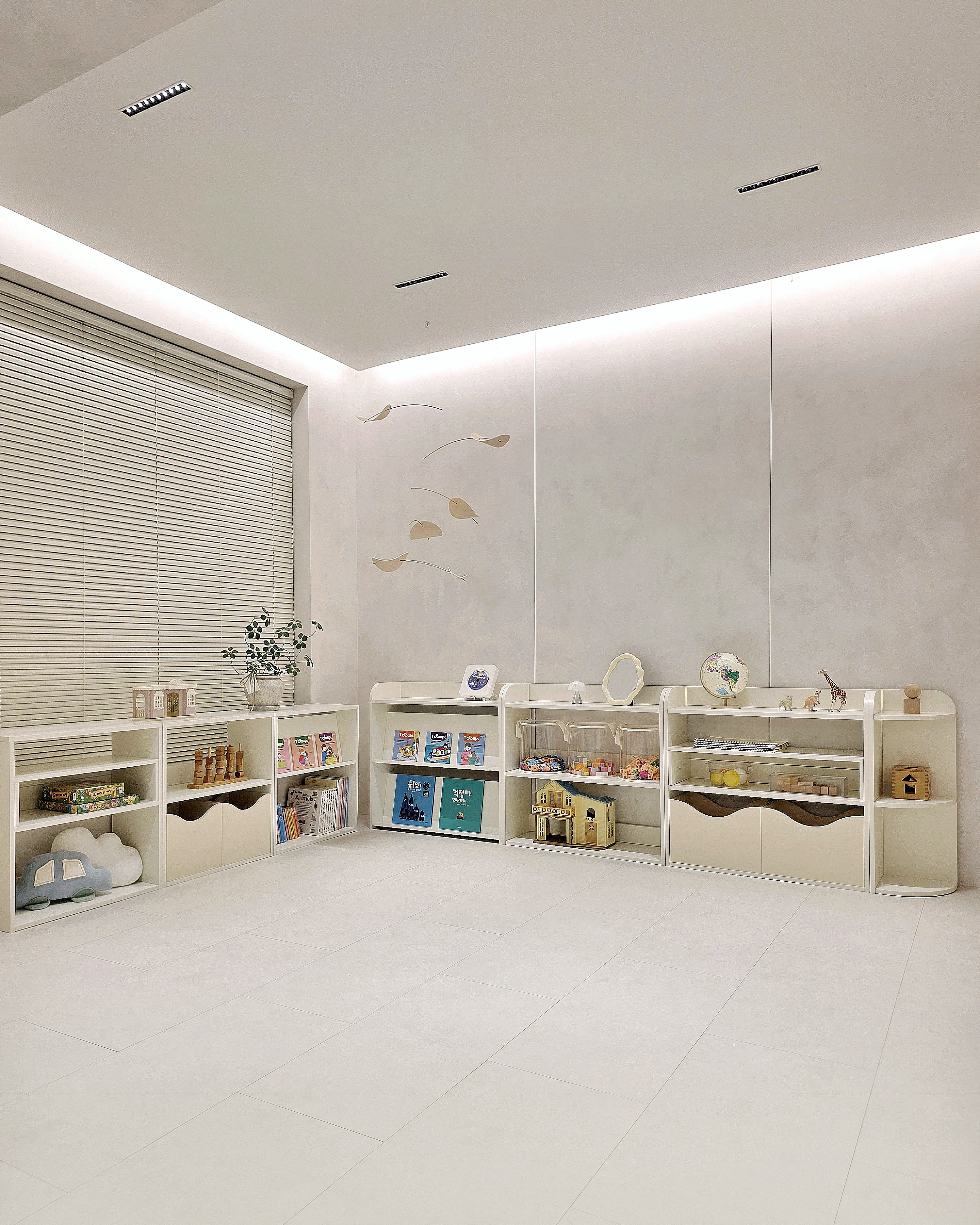 재니쓰홈올인원 책장 전면책장 교구장 3단 화이트 낮은 몬테소리 어린이집 아기 유아 장난감