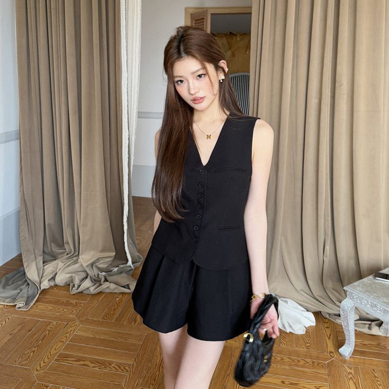 여성 모던 클래식 슬림핏 모달 브이넥 싱글버튼 정장 조끼 베스트 민소매 상의 코디 - 상세 이미지 4