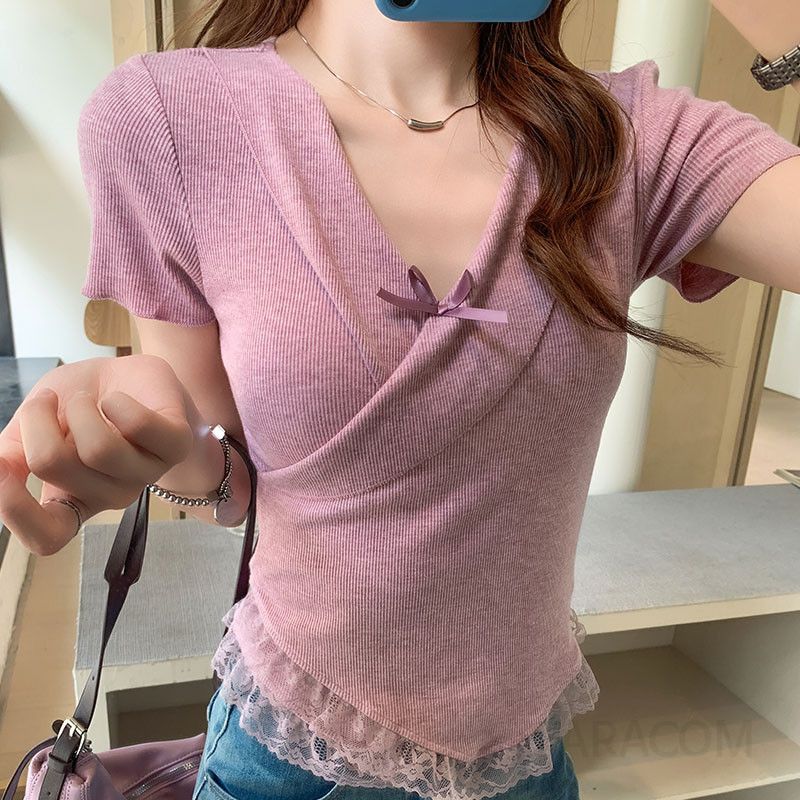 여성 페미닌 무드 슬림핏 니트 소재 브이넥 랩 레이스 리본 디테일 반팔 티셔츠 - 상세 이미지 4