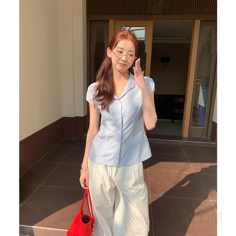 여성 데일리 베이직 슬림핏 셔츠카라 싱글버튼 반소매 셔츠 블라우스 출근룩 오피스룩 격식룩 하객룩 면접룩 단정한 코디 이미지 6