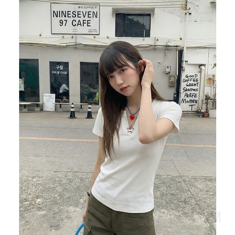 여성 오피스룩 출근룩 슬림핏 브이넥 반팔 골지 티셔츠 이너 단정한 밑단 디테일 기본 상의 데일리 아이템 - 상세 이미지 3