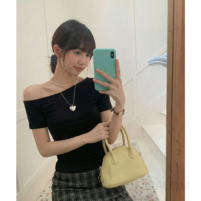 여성 오피스룩 슬림핏 비스코스 언발란스 오프숄더 넥라인 반팔 티셔츠 데일리 무드 기본 이너 - 상세 이미지 2