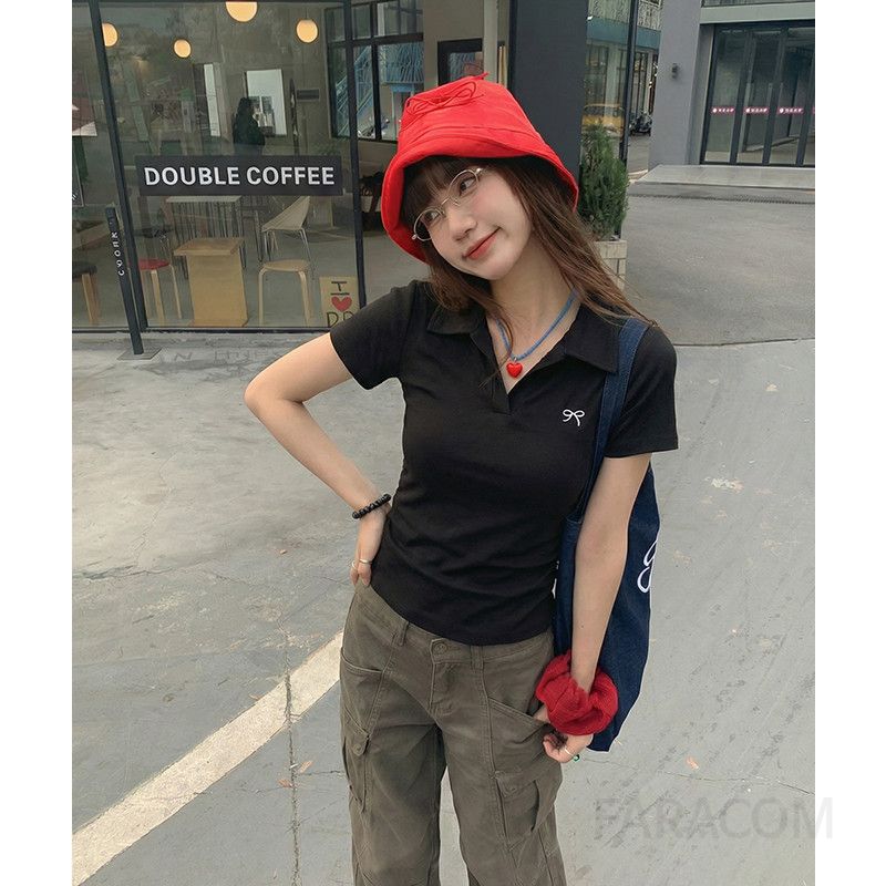 여성 캐주얼 슬림핏 면혼방 자수 리본 칼라 넥 셔링 브이넥 반팔 티셔츠 오피스룩 출근룩 - 상세 이미지 3
