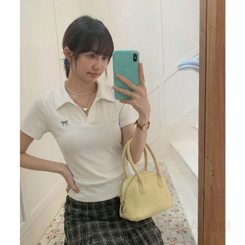 여성 캐주얼 슬림핏 면혼방 자수 리본 칼라 넥 셔링 브이넥 반팔 티셔츠 오피스룩 출근룩 - 상세 이미지 4