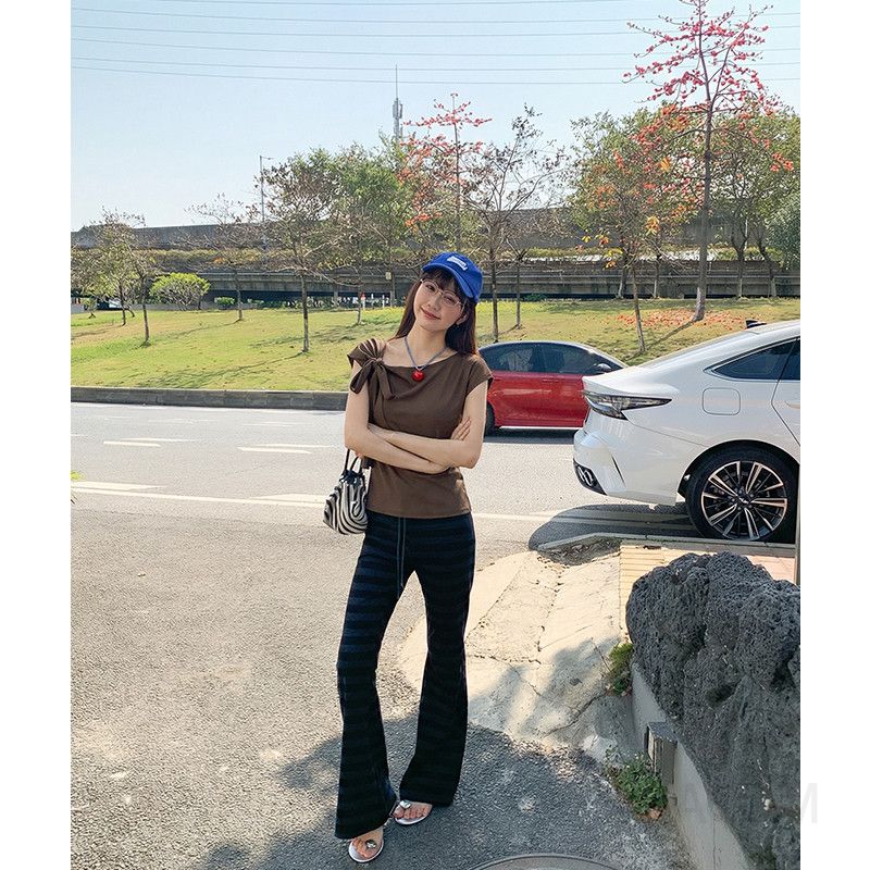 여성 페미닌 무드 코튼 스판 숄더 리본 디테일 슬림핏 캡소매 티셔츠 오피스룩 출근룩 데일리 데이트룩 - 상품 이미지