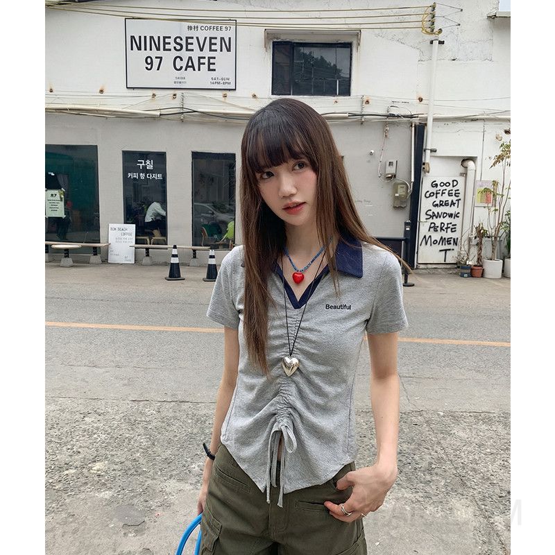 여성 데일리 캐주얼 코튼 스판 배색 칼라 셔링 반팔 티셔츠 슬림핏 브이넥 칼라티 레터링 포인트 상의 - 상세 이미지 5