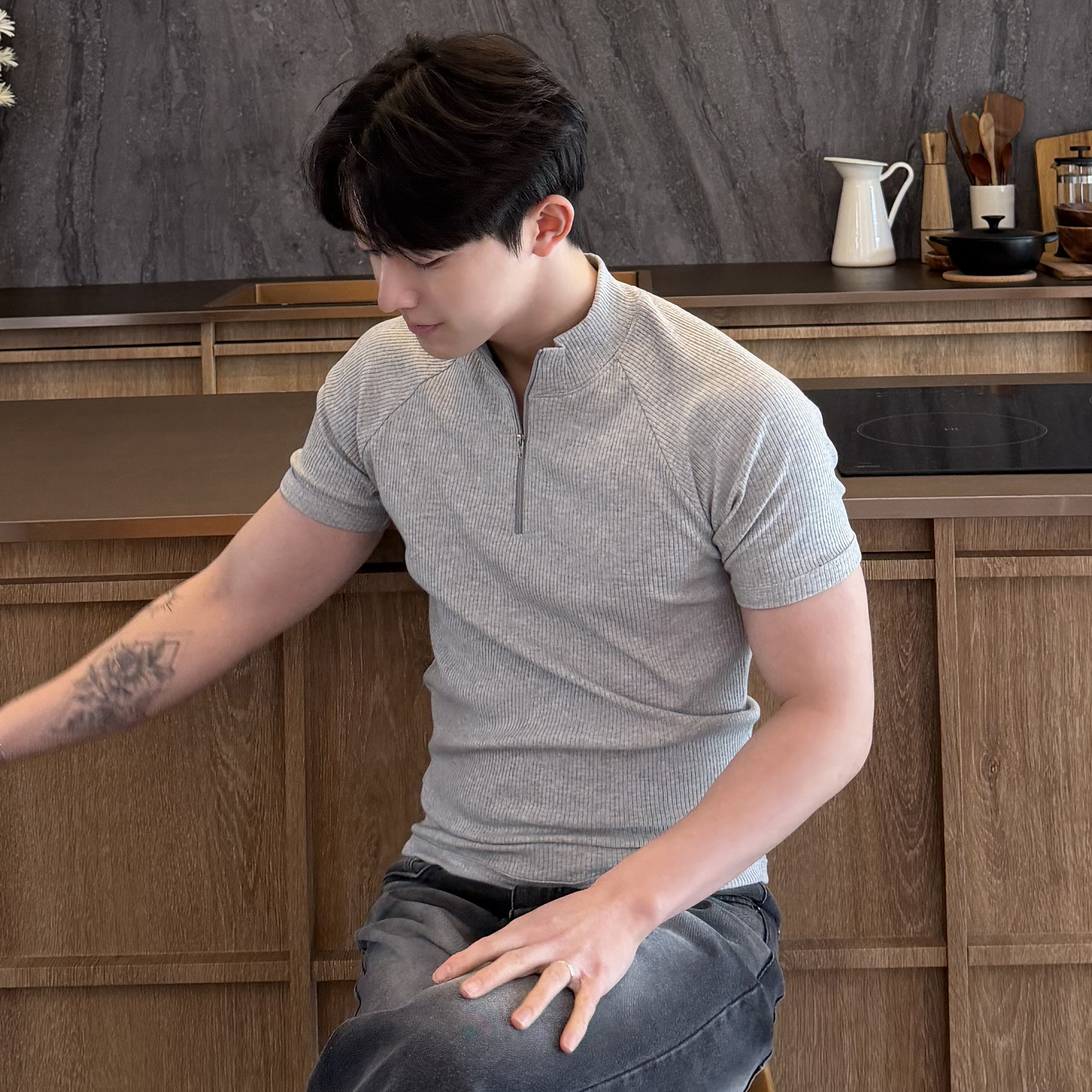 머슬핏 반집업 반팔 티셔츠 짐웨어 체형보정 여름반팔 슬림핏 - 상품 이미지