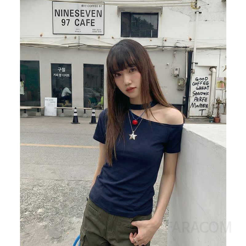 여성 캐주얼 슬림핏 면 스판 유니크 오프숄더 컷아웃 초커 스트릿 반팔 티셔츠 데일리룩 기본템 상의 코디 - 상품 이미지