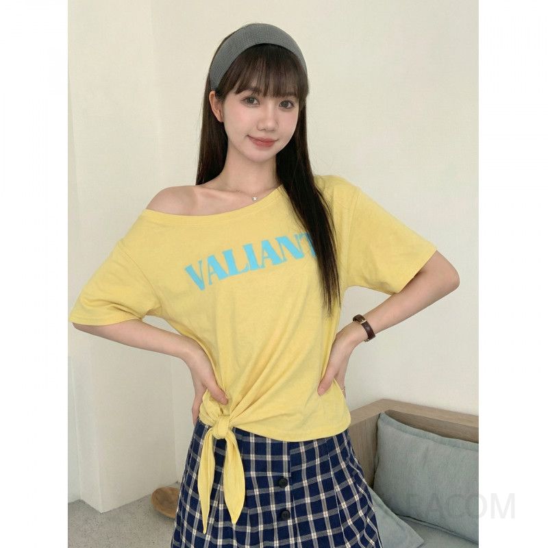 여성 캐주얼 스트릿 무드 코튼 혼방 오프숄더 레터링 프린팅 밑단 리본 매듭 반팔 티셔츠 오버핏 루즈핏 데일리룩 - 상세 이미지 4