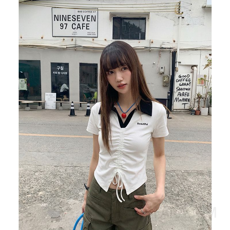 여성 데일리 캐주얼 코튼 스판 배색 칼라 셔링 반팔 티셔츠 슬림핏 브이넥 칼라티 레터링 포인트 상의 - 상세 이미지 3