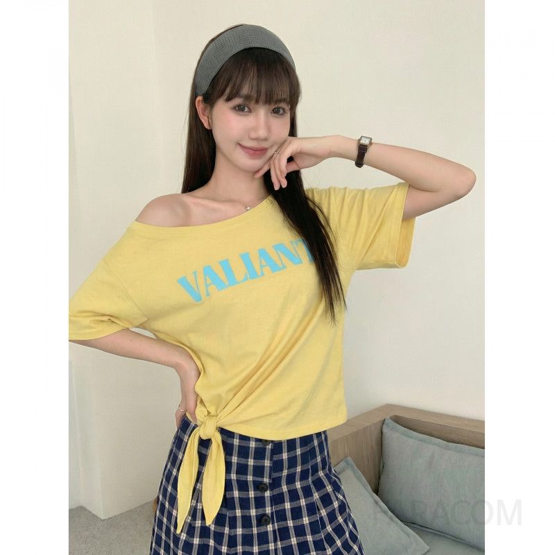 여성 캐주얼 스트릿 무드 코튼 혼방 오프숄더 레터링 프린팅 밑단 리본 매듭 반팔 티셔츠 오버핏 루즈핏 데일리룩 - 상세 이미지 3