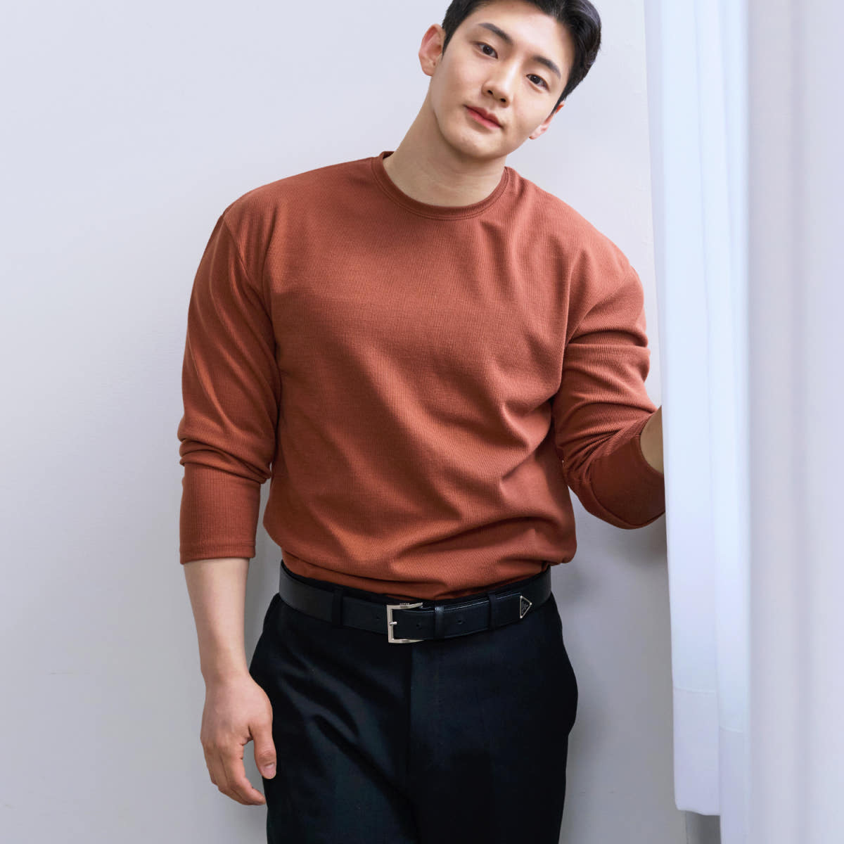 핵쿨남 어깨넓어보이는 탄탄 머슬핏 남자 라운드 긴팔 티셔츠