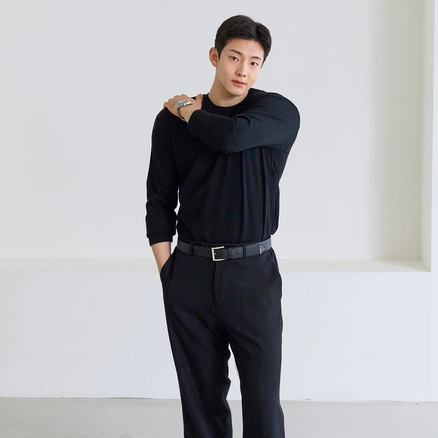 어깨넓어보이는 탄탄 머슬핏 남자 라운드 긴팔 티셔츠 - 상세 이미지 4