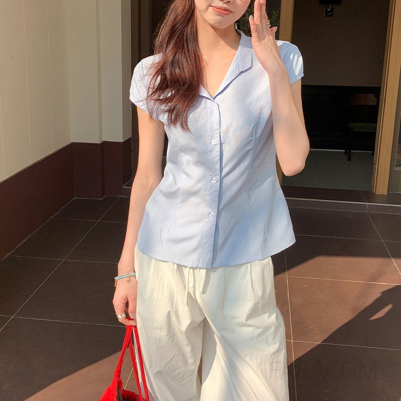여성 데일리 베이직 슬림핏 셔츠카라 싱글버튼 반소매 셔츠 블라우스 출근룩 오피스룩 격식룩 하객룩 면접룩 단정한 코디 - 상품 이미지