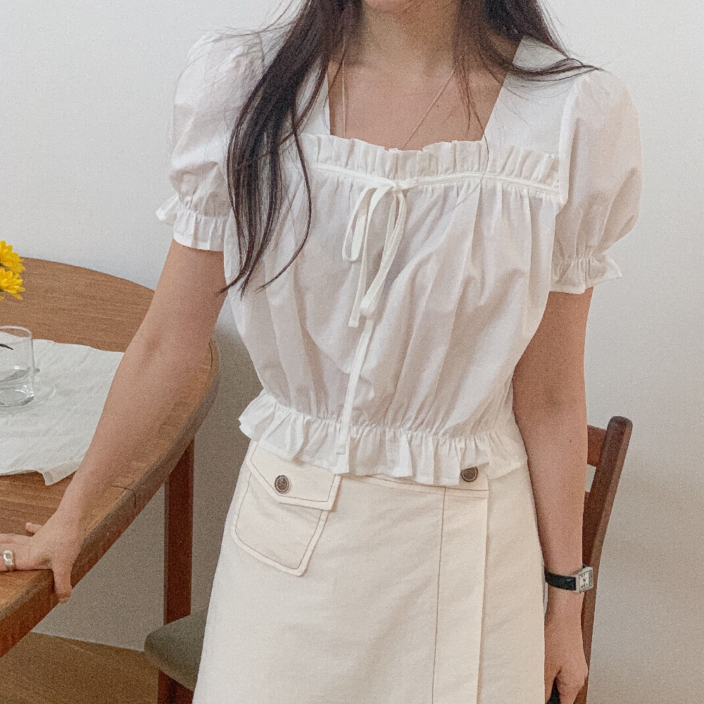 반팔블라우스 여름 크롭 스퀘어넥 프릴 크롭 퍼프 셔링 블라우스 - 상품 이미지