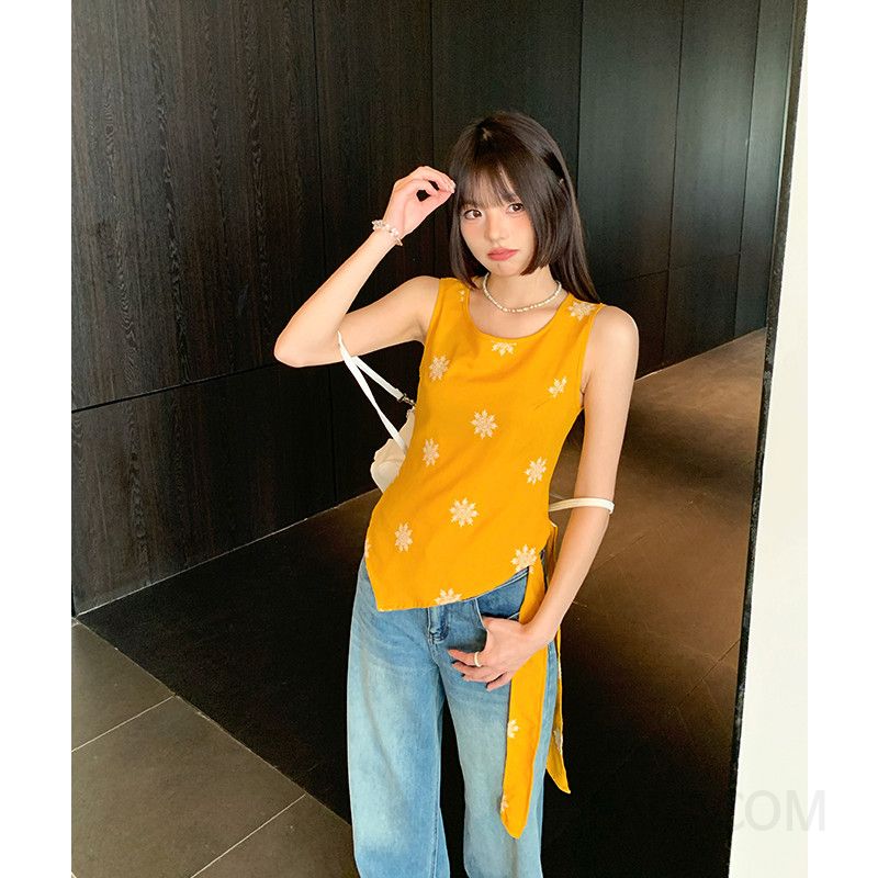 여성 빈티지 유니크 슬림핏 린넨혼방 자수 프린트 라운드넥 옆트임 민소매 나시 티셔츠 - 상세 이미지 4