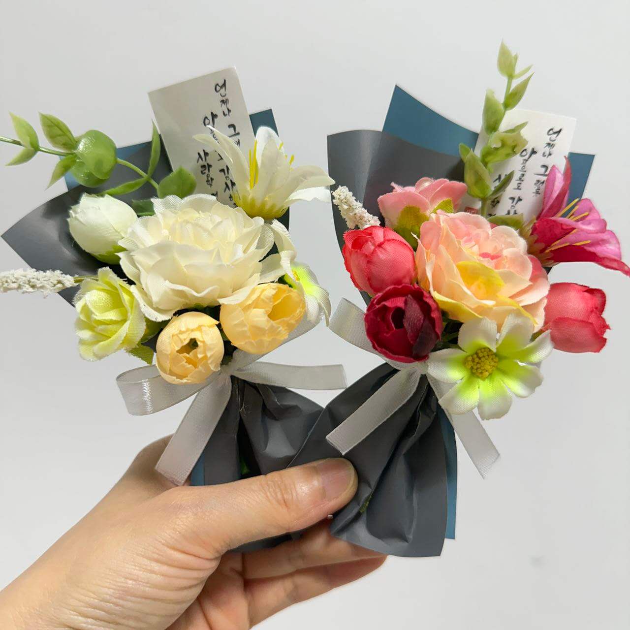 가더GADE 4AL 조화꽃다발 납골당꾸미기 납골당꽃 봉안당꽃 꾸미기 리스 부착식 - 상품 이미지