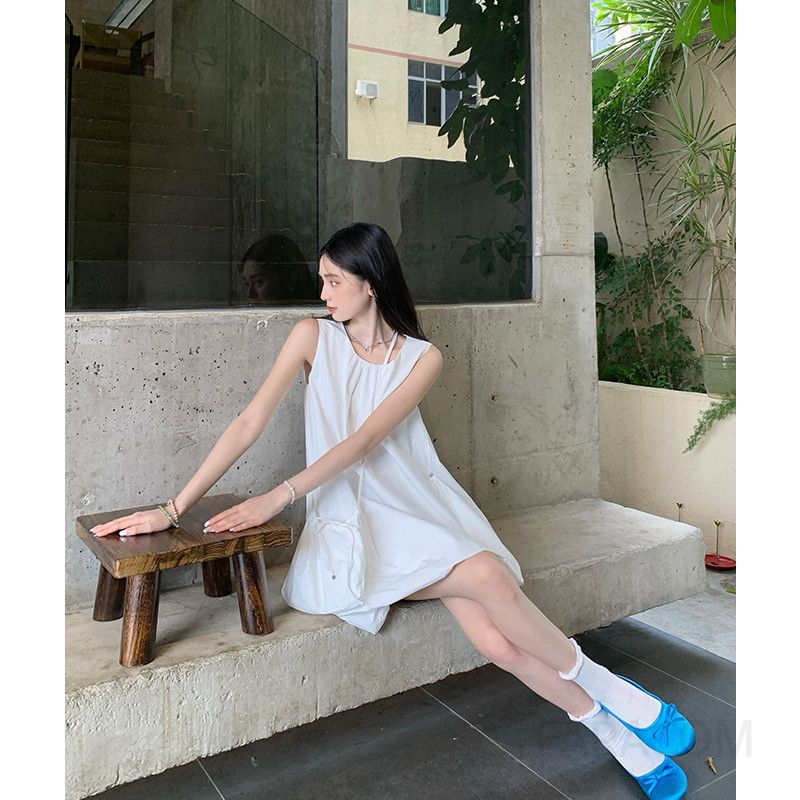 여성 데일리 오피스룩 면 라운드넥 민소매 벌룬 셔링 에이라인 미니 원피스 가벼운 코디 휴양지룩 이미지 7